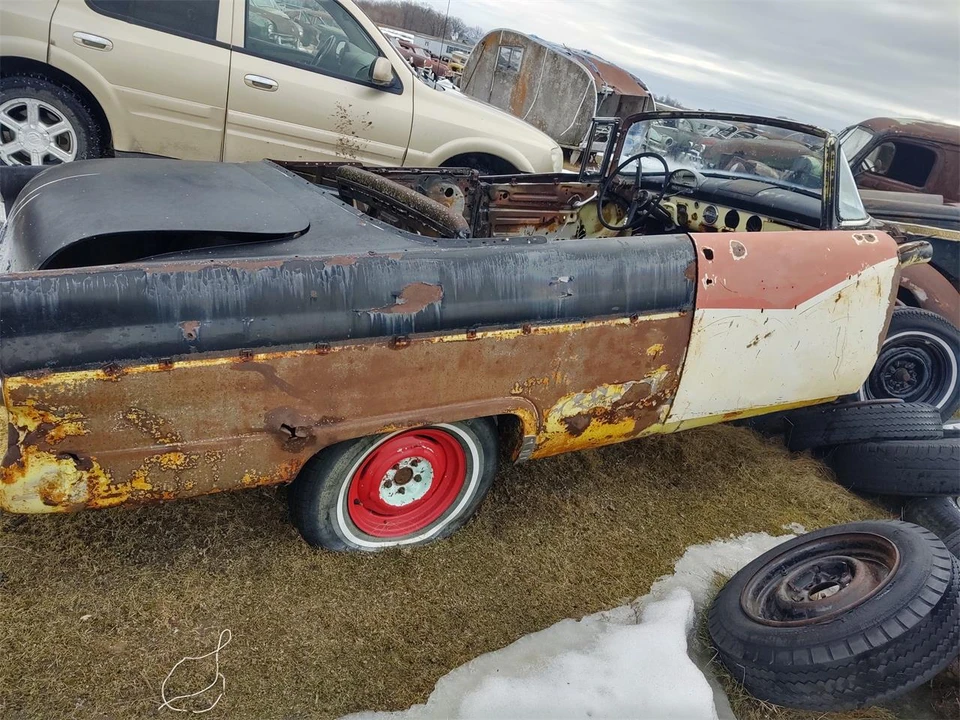 1955 Ford Fairlane 1st Gen - Image 4 of 18