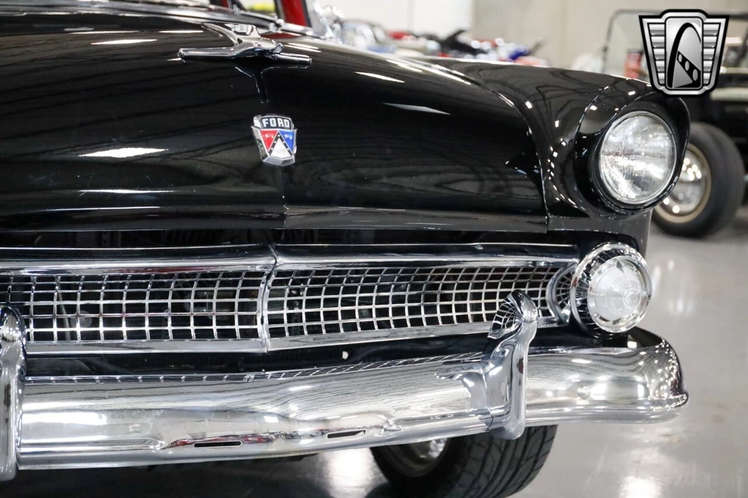 1955 Ford Fairlane 1st Gen - Image 9 of 12