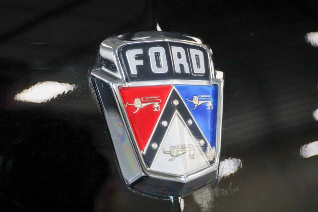1955 Ford Fairlane 1st Gen - Image 10 of 12
