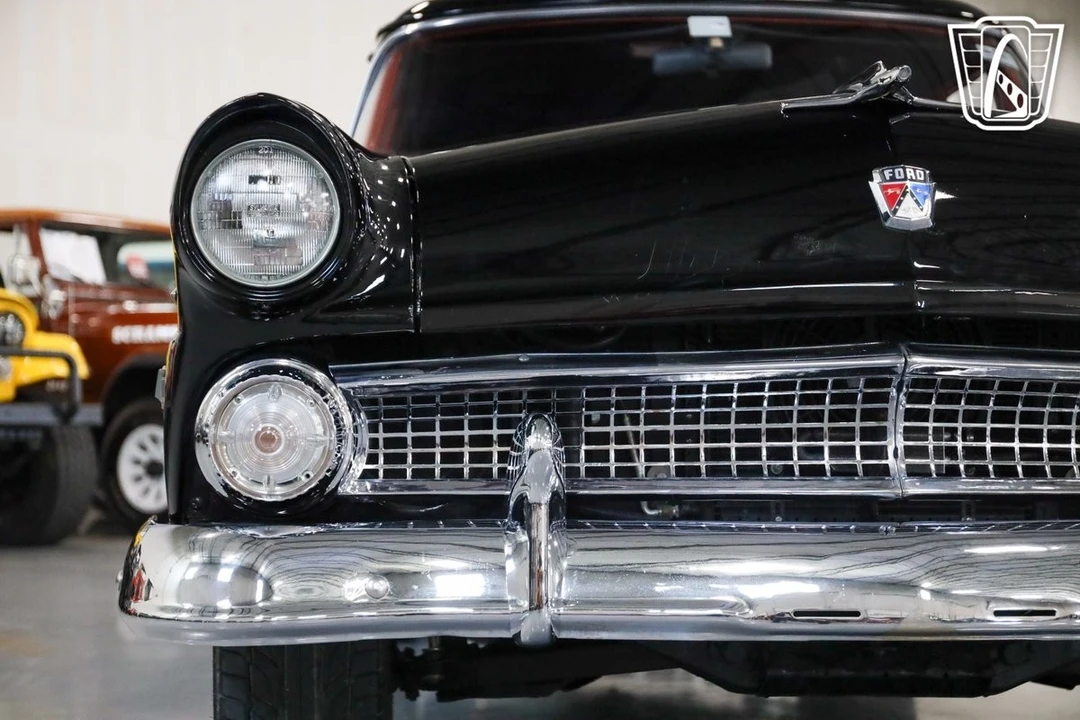 1955 Ford Fairlane 1st Gen - Image 9 of 12