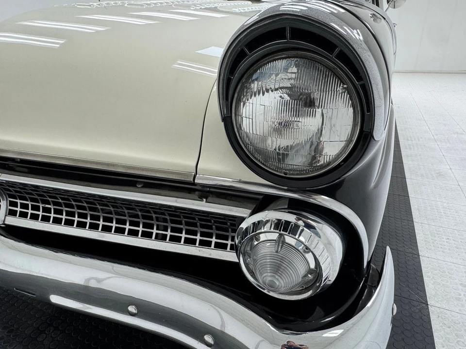 1955 Ford Fairlane 1st Gen - Image 11 of 31