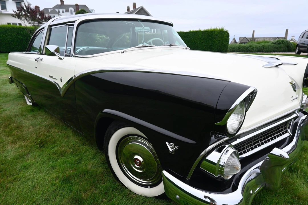 1955 Ford Fairlane 1st Gen - Image 9 of 31
