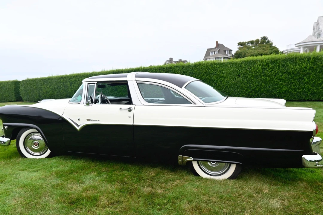 1955 Ford Fairlane 1st Gen - Image 5 of 31