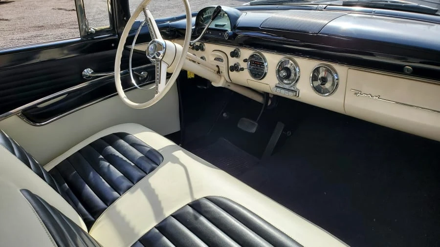 1955 Ford Fairlane 1st Gen - Image 4 of 8