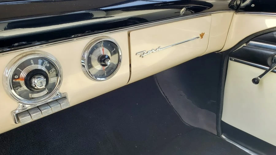 1955 Ford Fairlane 1st Gen - Image 6 of 8