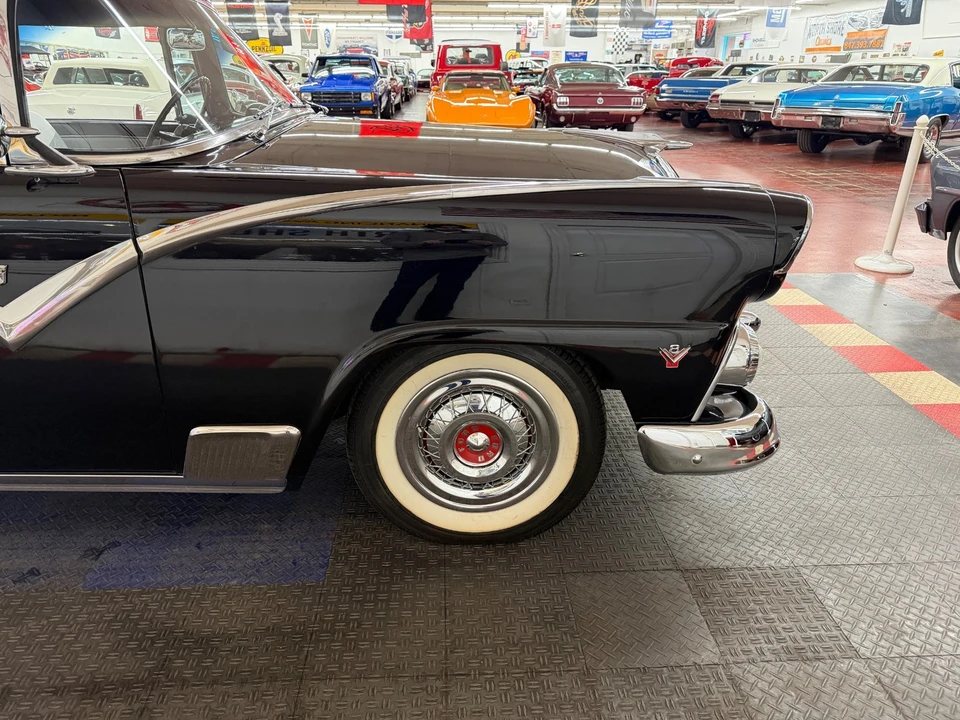 1955 Ford Fairlane 1st Gen - Image 20 of 31
