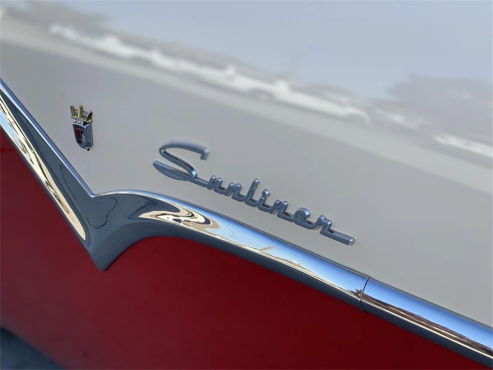 1955 Ford Fairlane 1st Gen - Image 26 of 31
