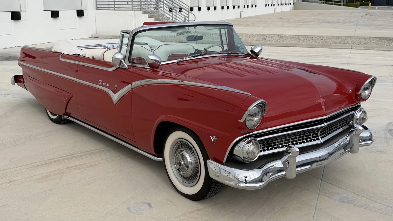 1955 Ford Fairlane 1st Gen - Image 23 of 31