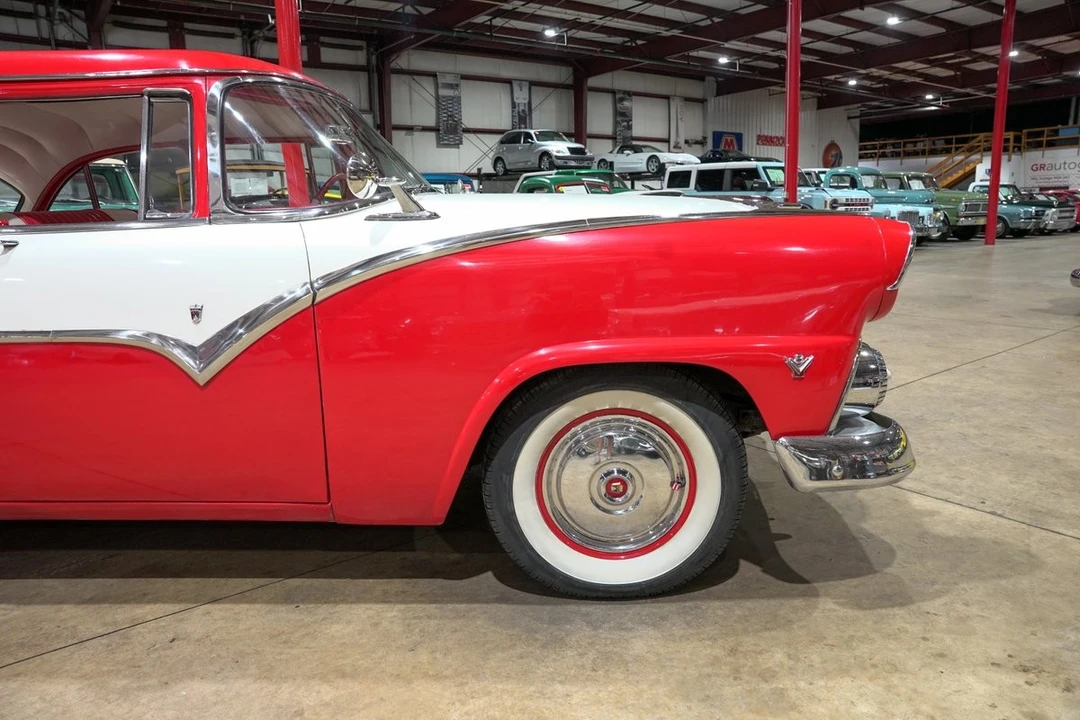 1955 Ford Fairlane 1st Gen - Image 11 of 31