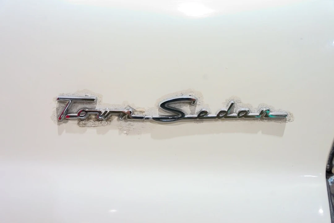 1955 Ford Fairlane 1st Gen - Image 26 of 31
