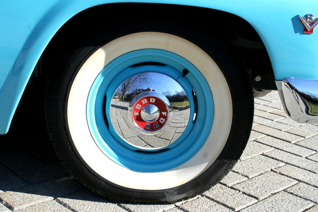 1955 Ford Fairlane 1st Gen - Image 25 of 31