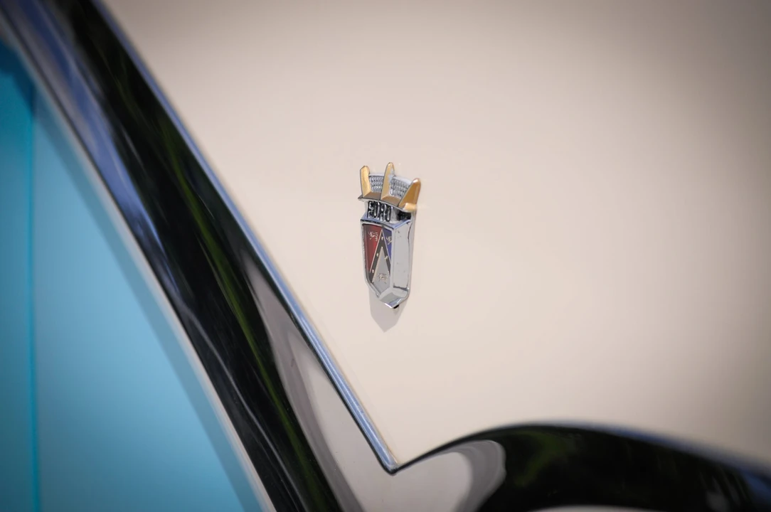 1955 Ford Fairlane 1st Gen - Image 26 of 31