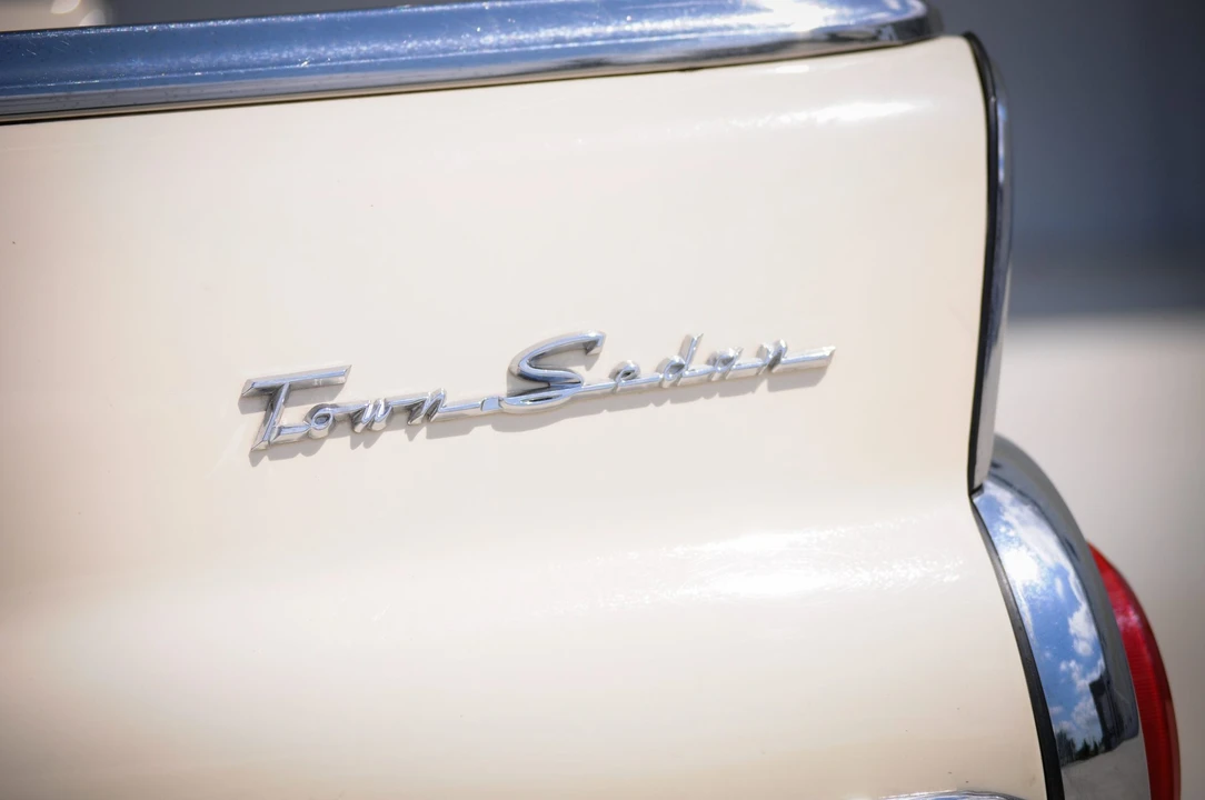 1955 Ford Fairlane 1st Gen - Image 27 of 31