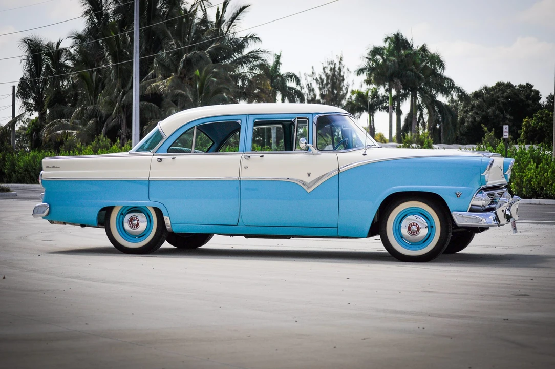 1955 Ford Fairlane 1st Gen - Image 9 of 31