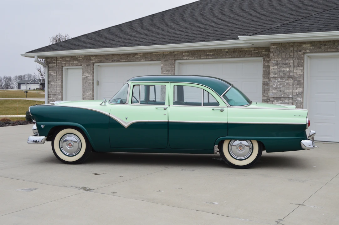 1955 Ford Fairlane 1st Gen - Image 3 of 31