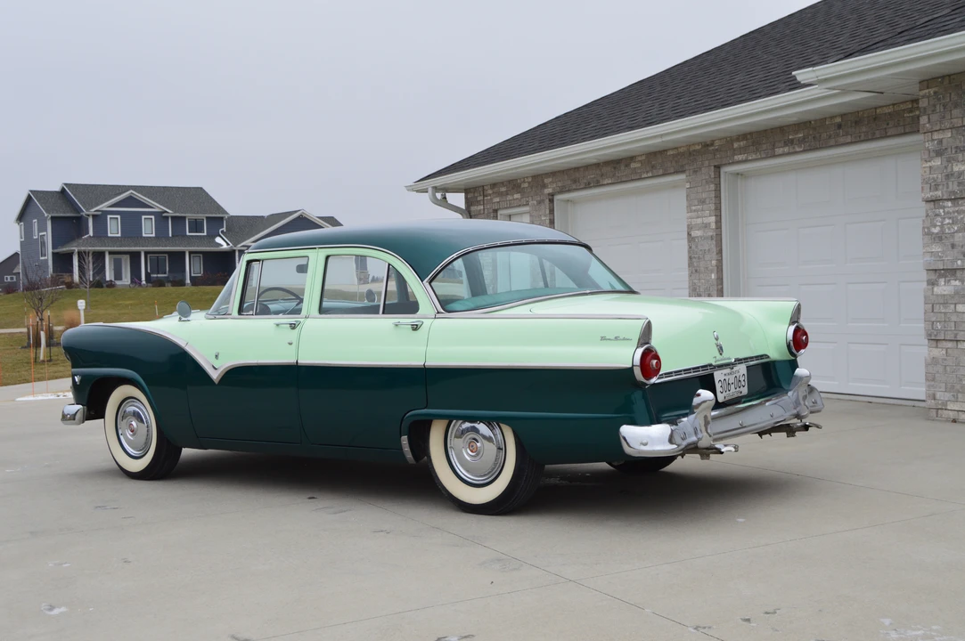 1955 Ford Fairlane 1st Gen - Image 4 of 31