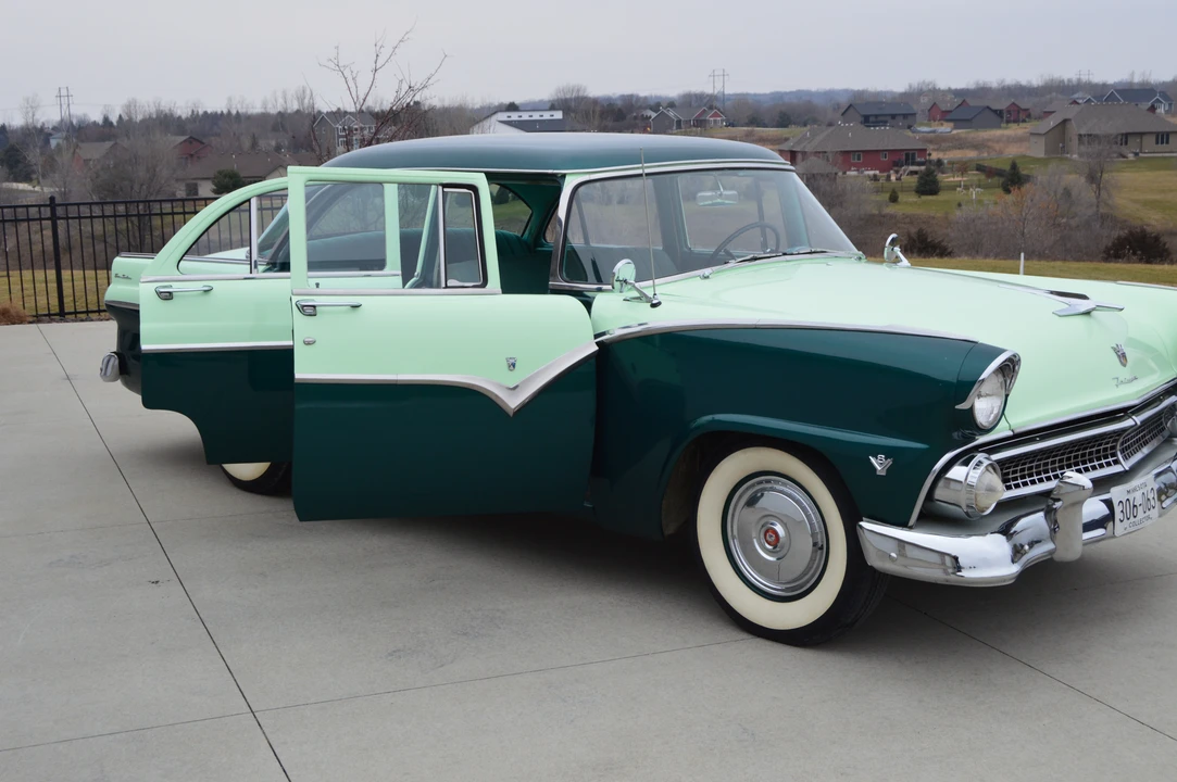 1955 Ford Fairlane 1st Gen - Image 9 of 31