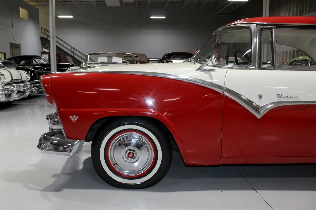 1955 Ford Fairlane 1st Gen - Image 21 of 31