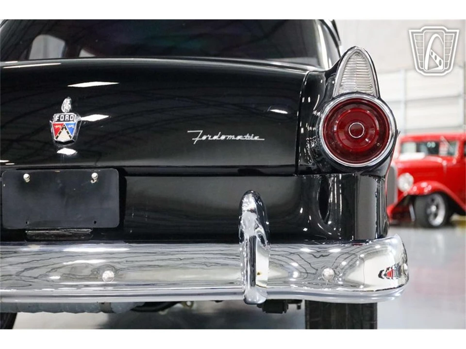 1955 Ford Fairlane 1st Gen - Image 28 of 31