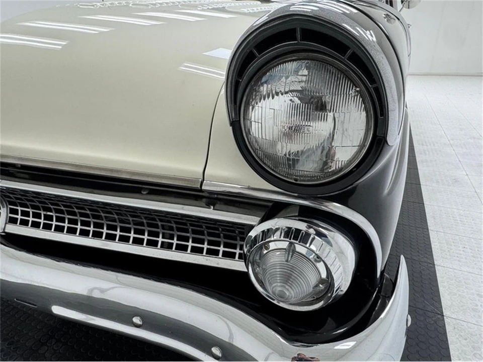1955 Ford Fairlane 1st Gen - Image 11 of 31