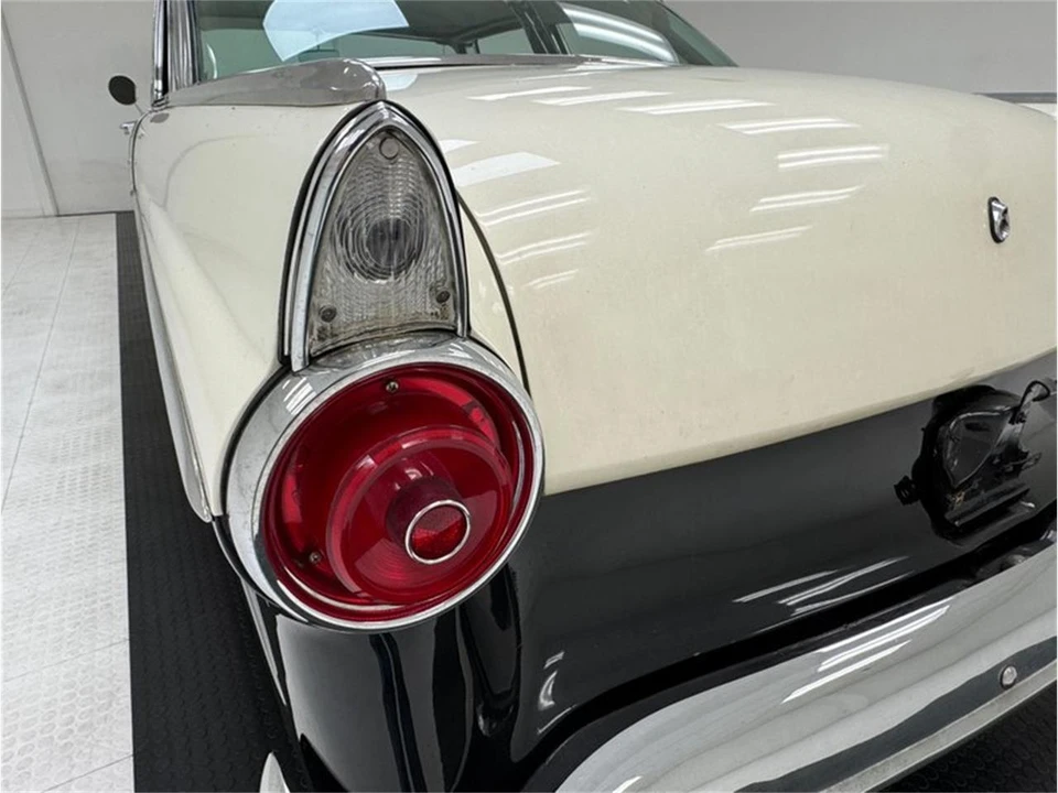 1955 Ford Fairlane 1st Gen - Image 22 of 31
