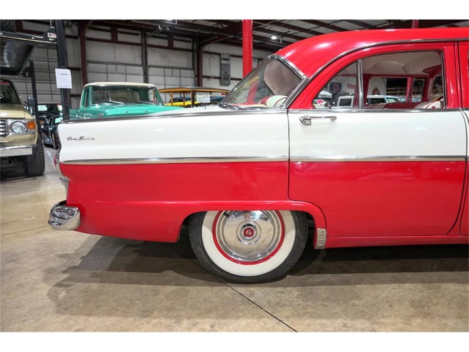 1955 Ford Fairlane 1st Gen - Image 9 of 31