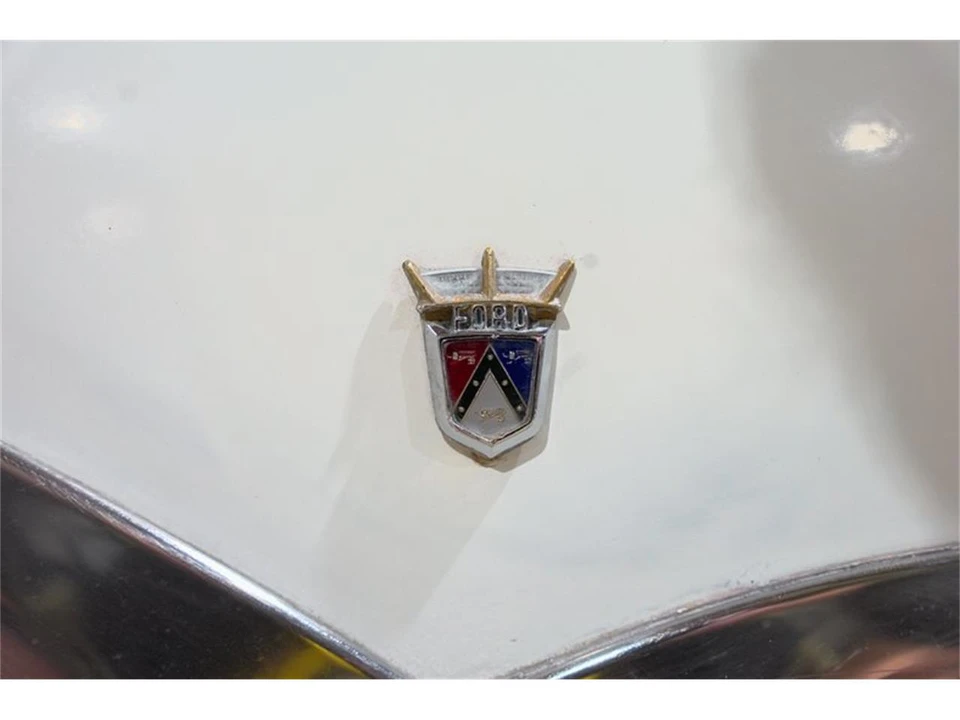 1955 Ford Fairlane 1st Gen - Image 25 of 31