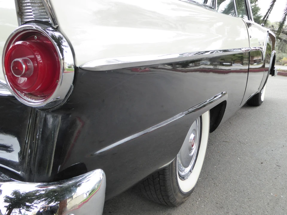 1955 Ford Fairlane 1st Gen - Image 28 of 31