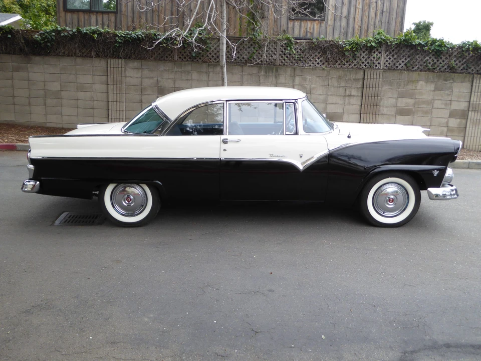 1955 Ford Fairlane 1st Gen - Image 9 of 31