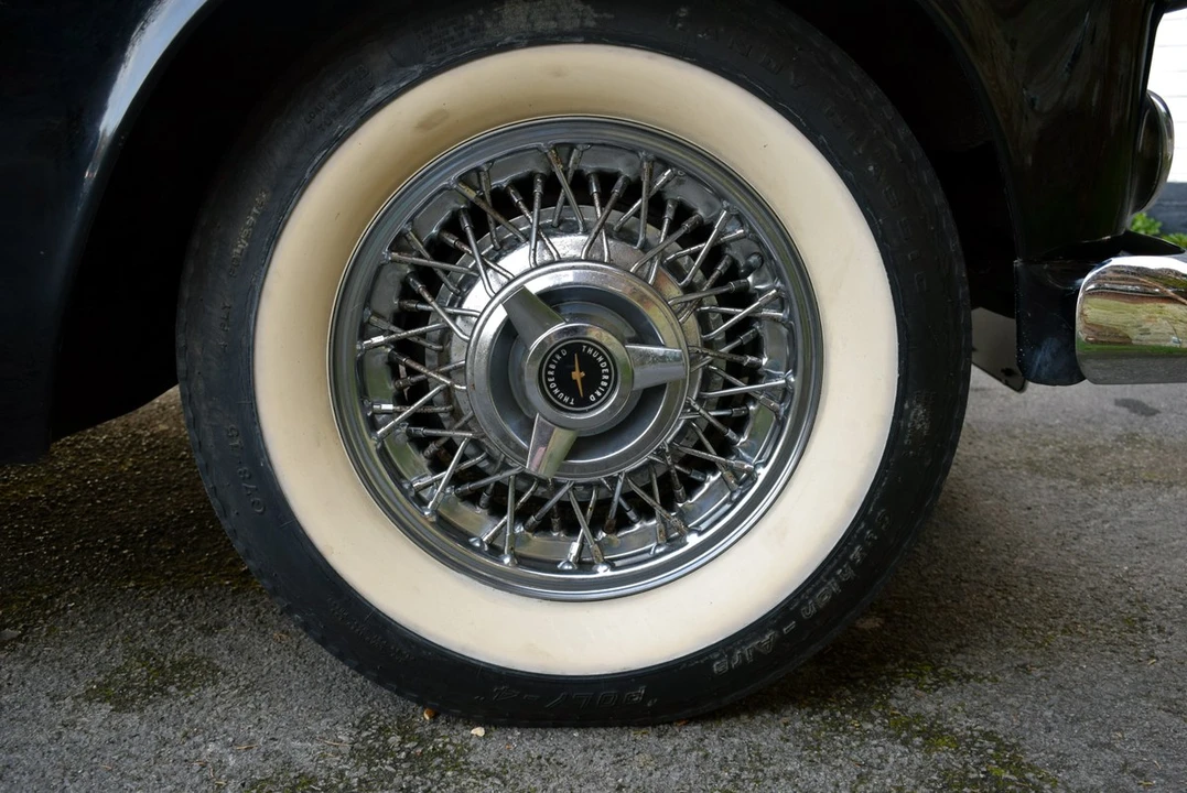 1955 Ford Thunderbird 1st Gen - Image 22 of 30