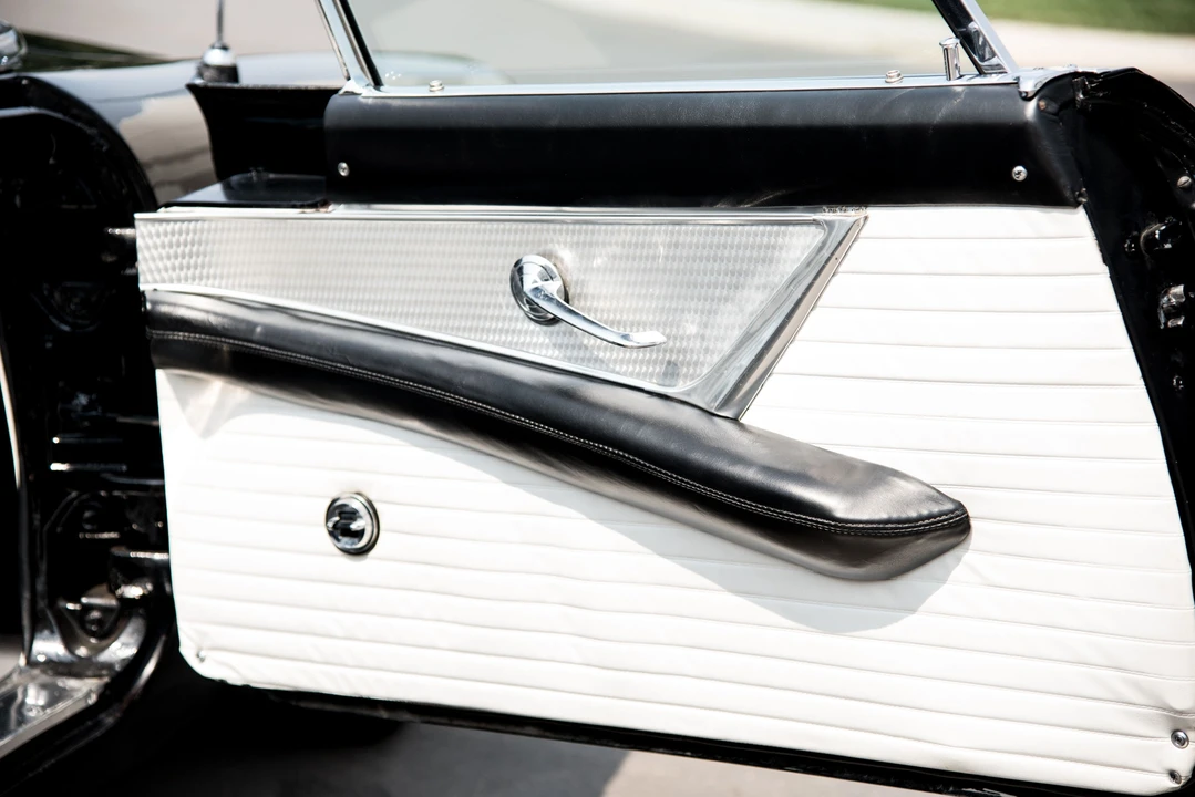 1955 Ford Thunderbird 1st Gen - Image 25 of 31