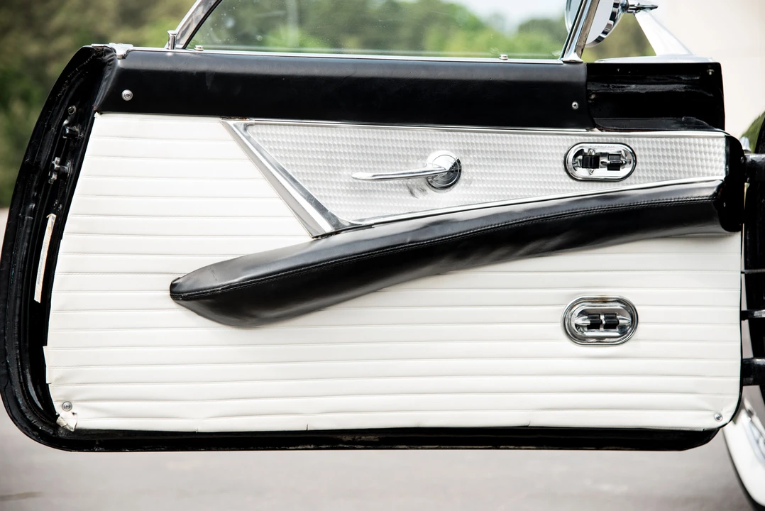 1955 Ford Thunderbird 1st Gen - Image 28 of 31