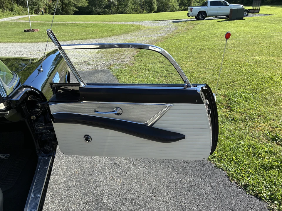 1955 Ford Thunderbird 1st Gen - Image 24 of 31