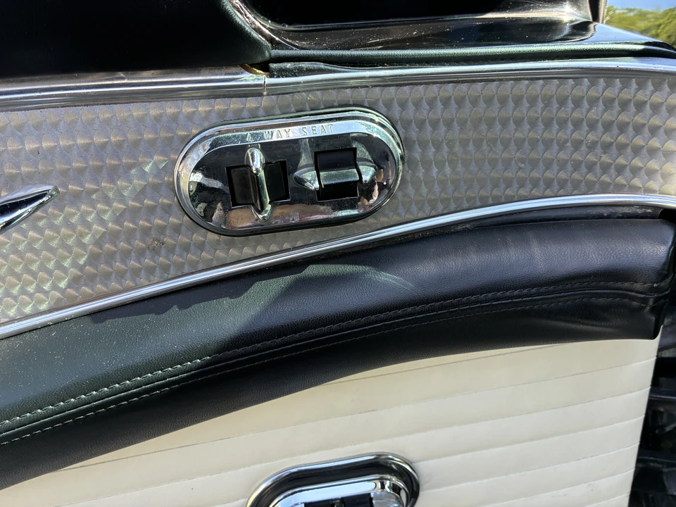 1955 Ford Thunderbird 1st Gen - Image 28 of 31
