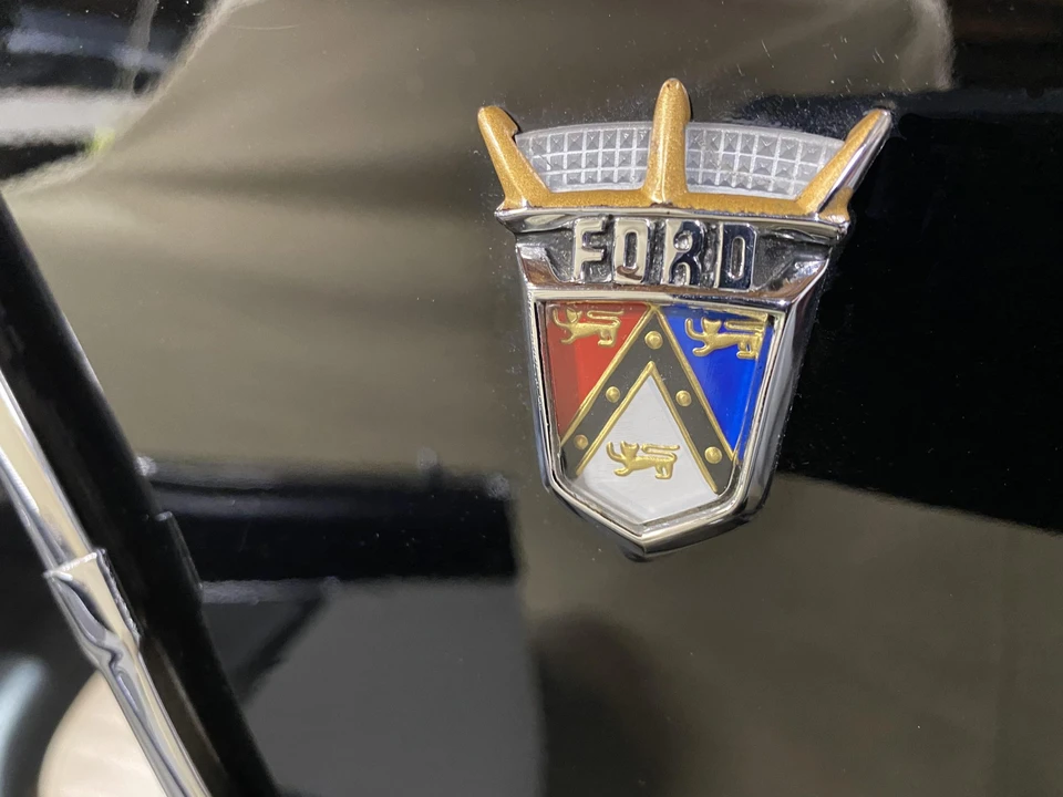 1955 Ford Thunderbird 1st Gen - Image 24 of 31