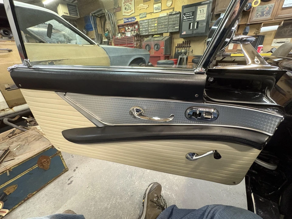 1955 Ford Thunderbird 1st Gen - Image 27 of 31