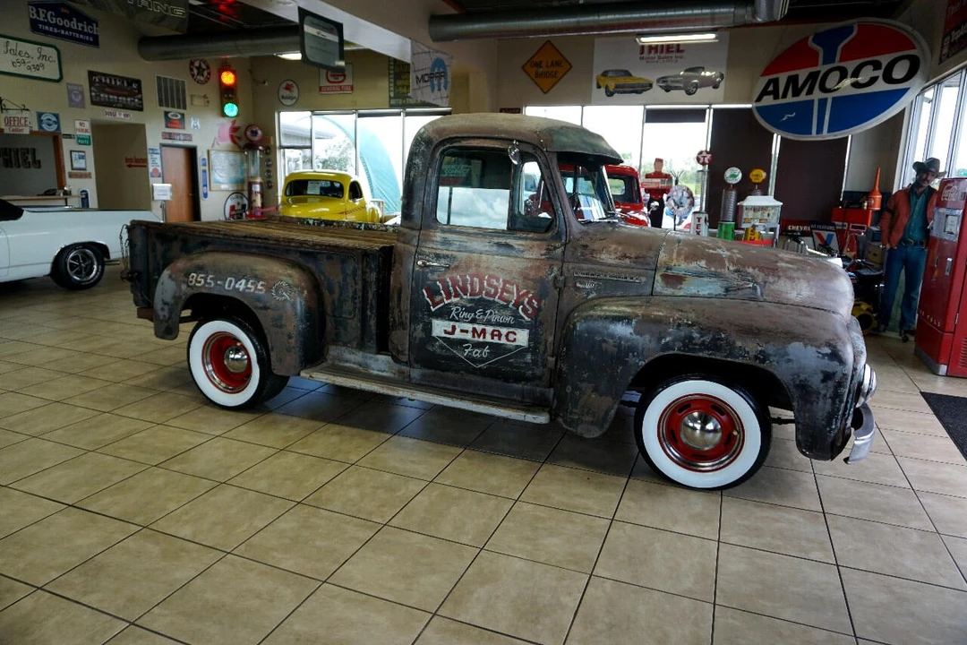 1955 International - Image 10 of 21