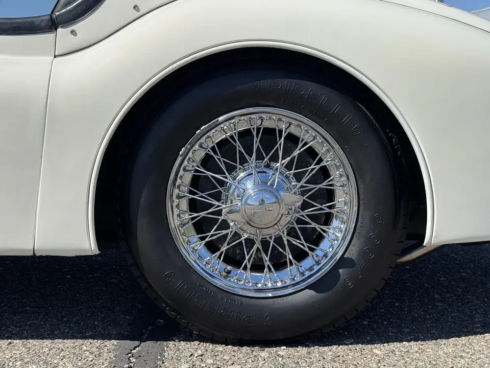 1955 Jaguar XK140 - Image 4 of 20