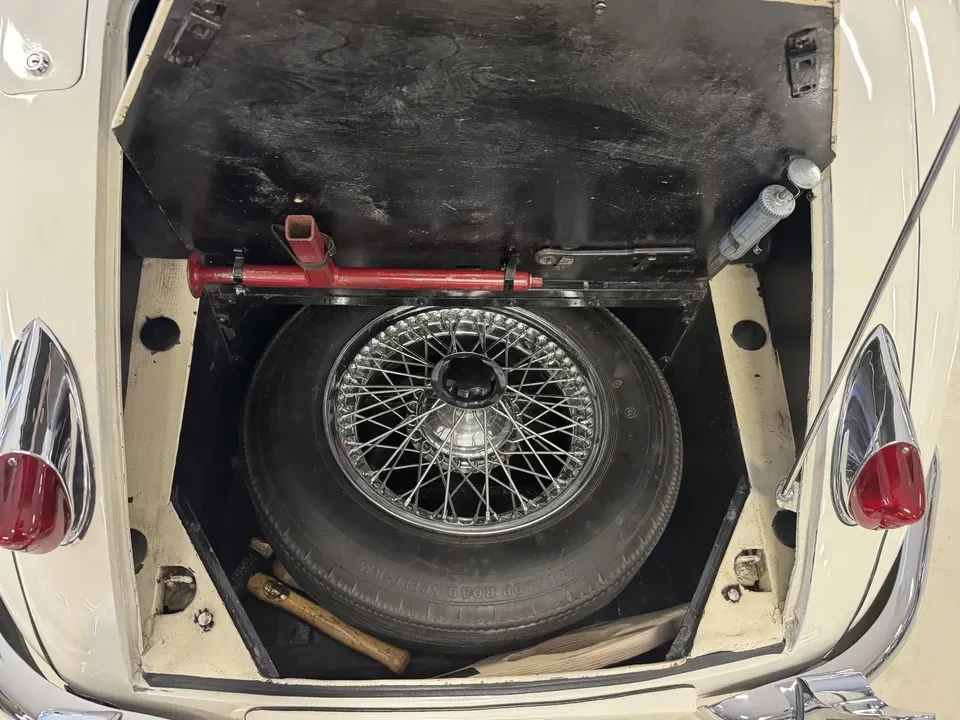 1955 Jaguar XK140 - Image 16 of 20