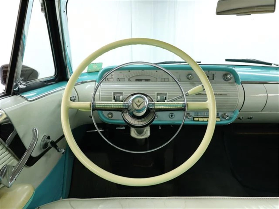 1955 Lincoln Capri - Image 10 of 31