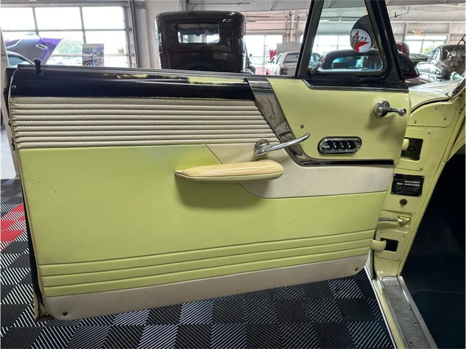 1955 Lincoln Capri - Image 12 of 31