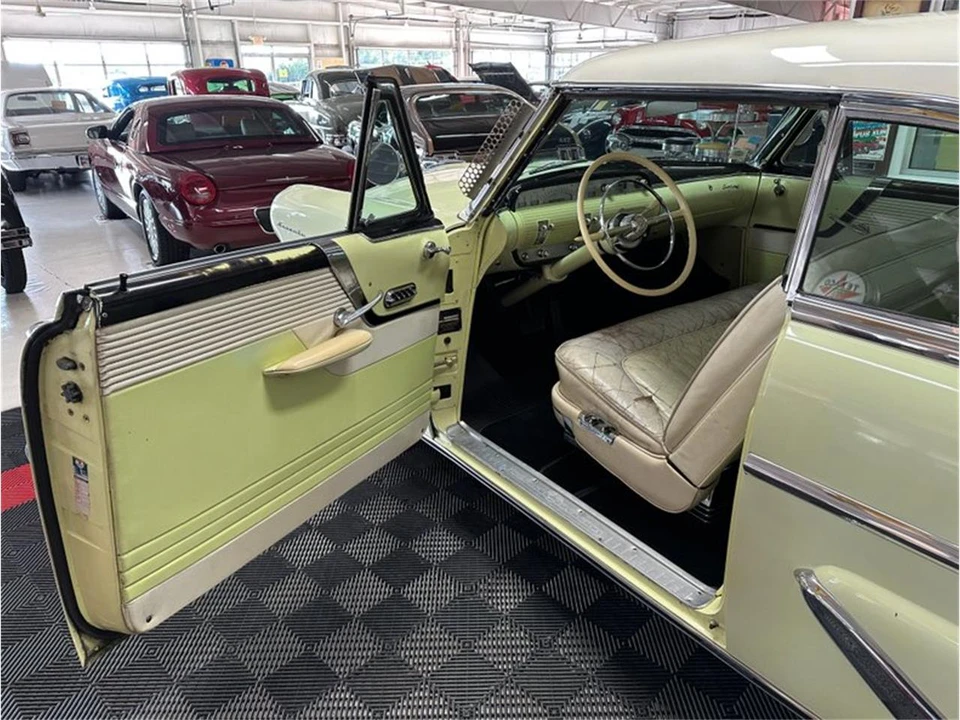 1955 Lincoln Capri - Image 11 of 31