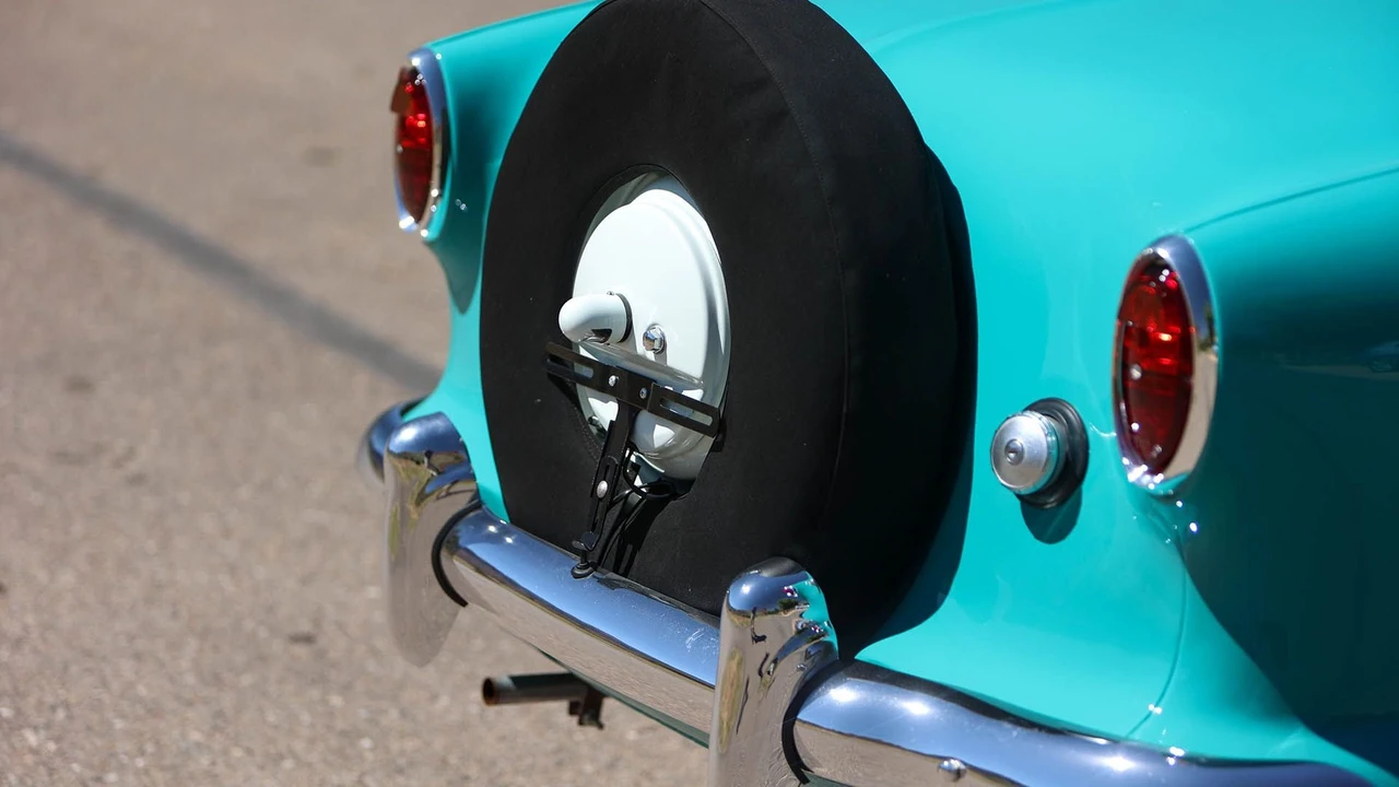 1955 Nash Metropolitan - Image 14 of 31