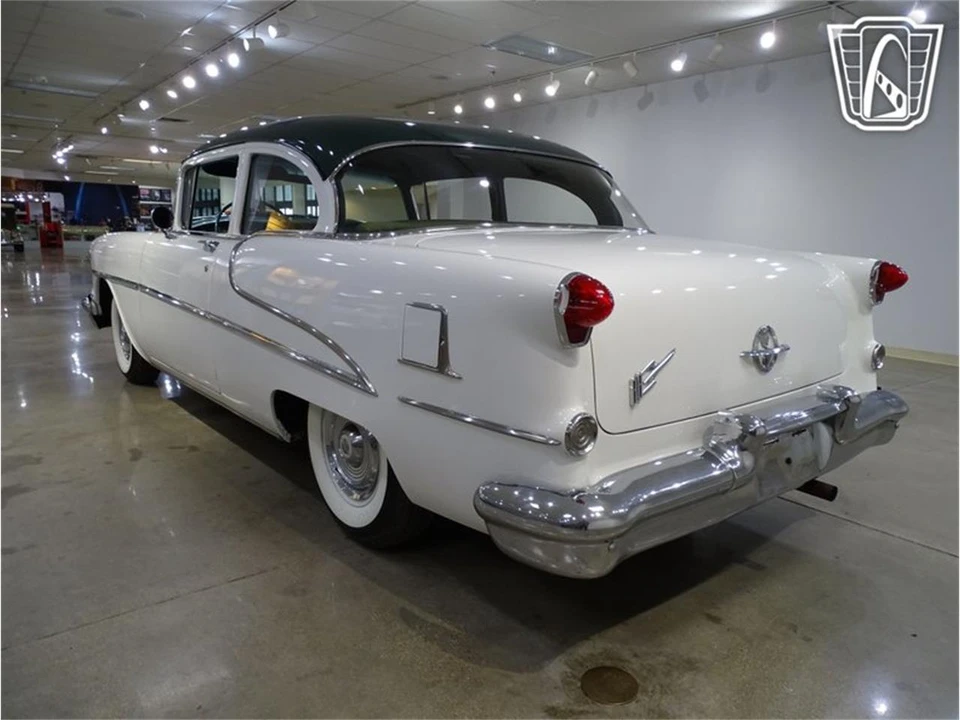 1955 Oldsmobile 88 - Image 9 of 31