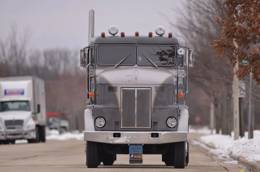 1955 Peterbilt - Image 2 of 16