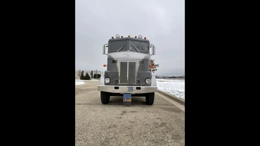 1955 Peterbilt - Image 7 of 16