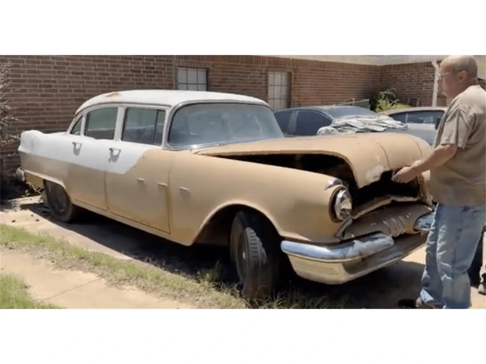 1955 Pontiac Chieftain - Image 2 of 13