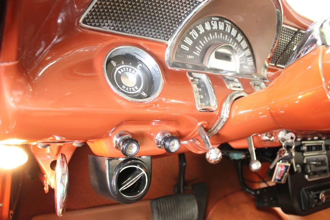 1955 Pontiac Chieftain - Image 26 of 31