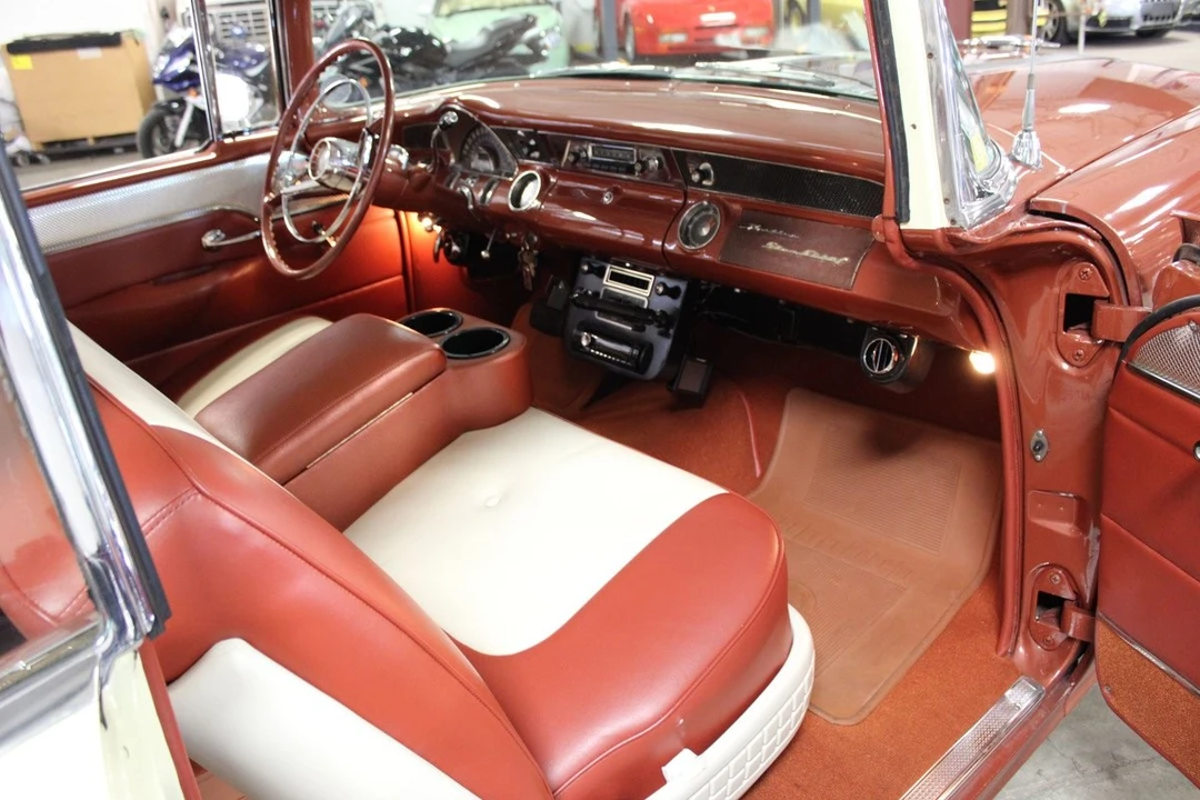1955 Pontiac Chieftain - Image 15 of 31