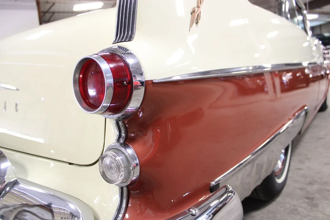 1955 Pontiac Chieftain - Image 8 of 31